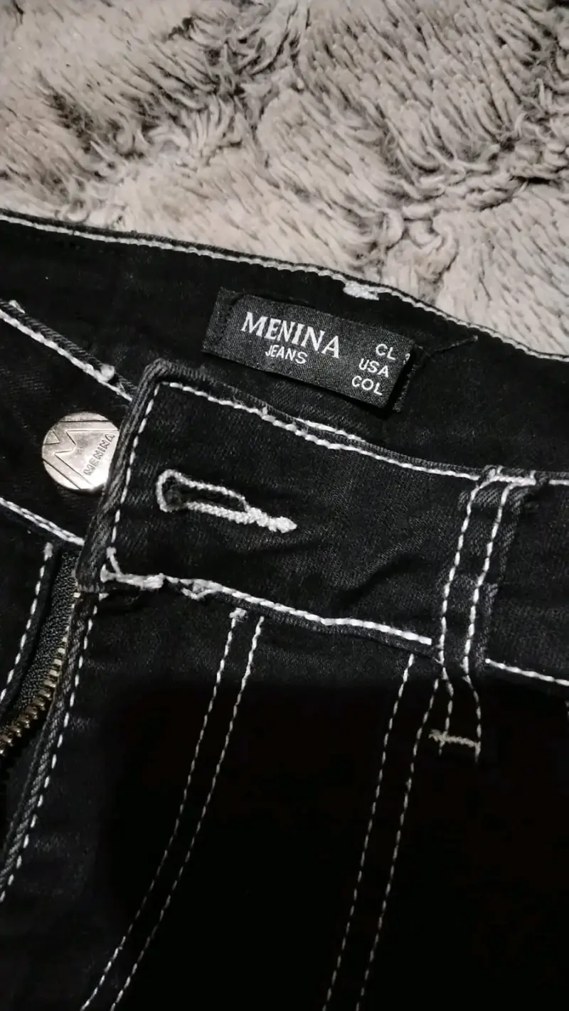 Pantalones cargo negros con costuras blancas - 3
