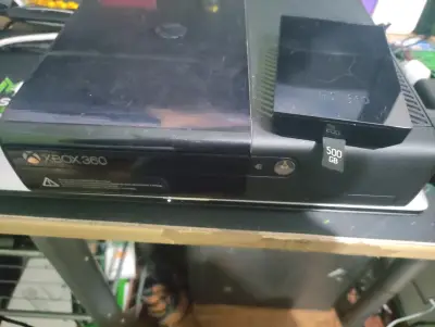 Consola Xbox 360 500GB con fuente de poder - miniatura 2