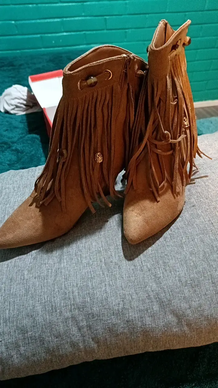 Botines de gamuza con flecos marrones - 1