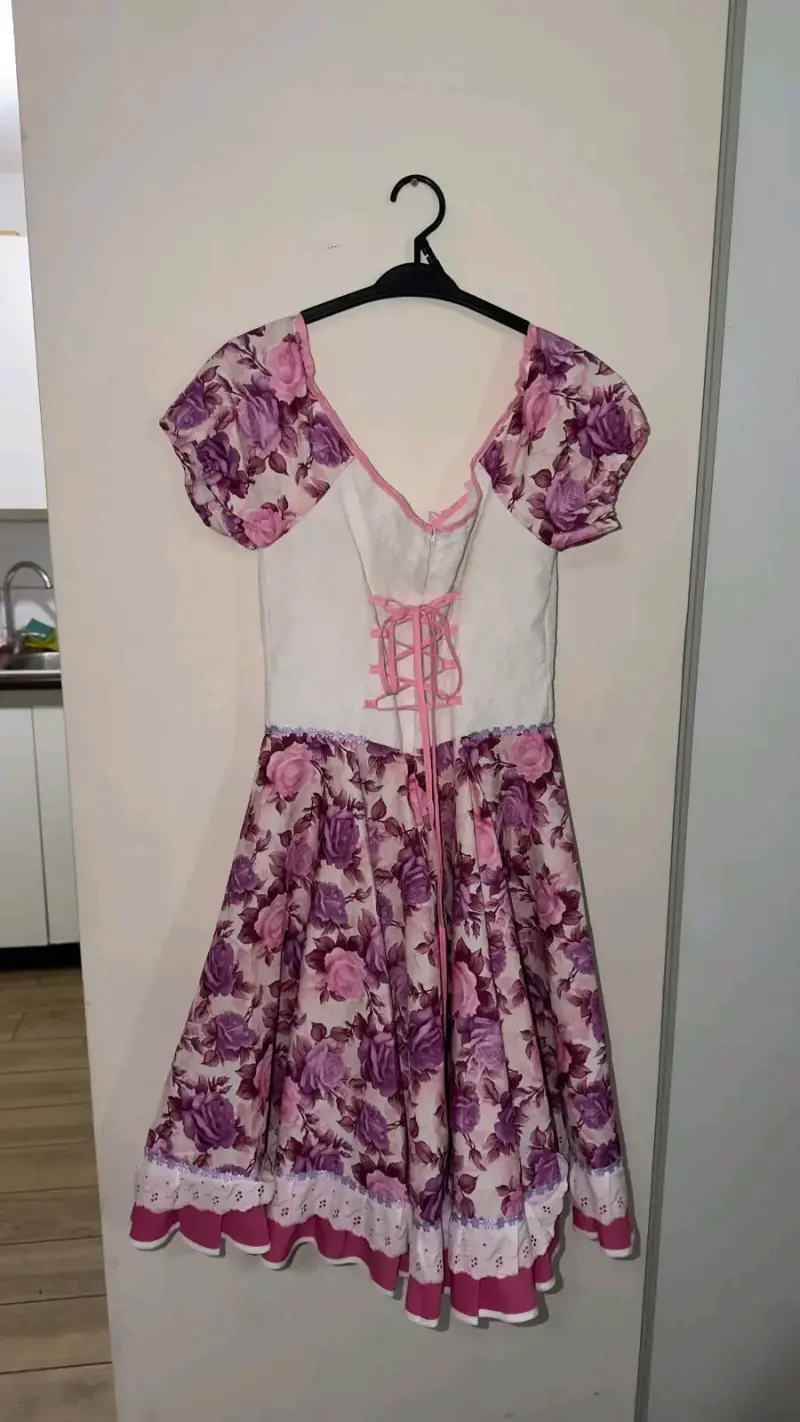 Vestido de cueca, con encaje y detalles bordados - 2