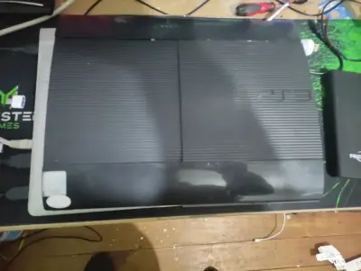 Consola PlayStation 3 Super Slim usada - miniatura 1