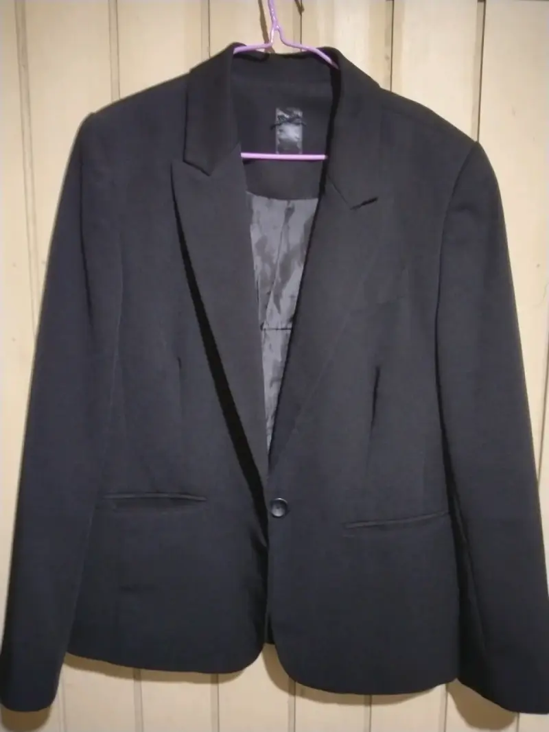 Blazer negro elegante para mujer - 1