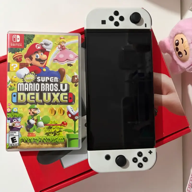 Nintendo Switch OLED con juego Super Mario Bros U - 1
