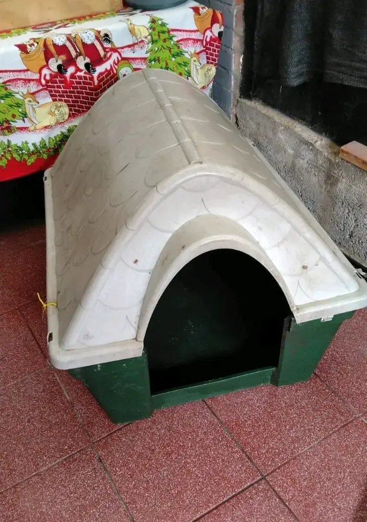 Casa para perro de plástico resistente