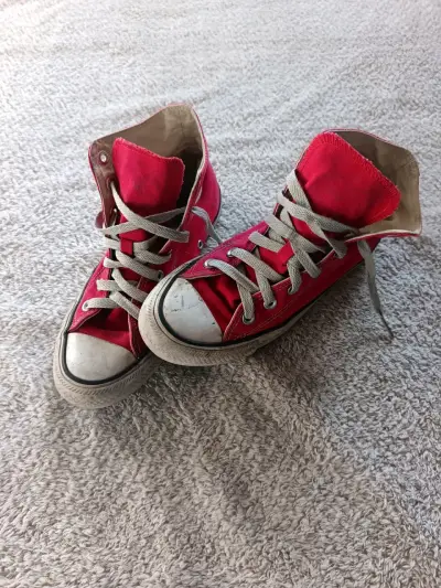 Zapatillas rojas Converse - miniatura 1