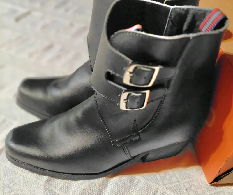 Botines de cuero negro con hebillas Tonada - 3