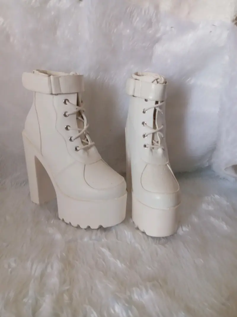 Botines de plataforma blancos con cordones - 1