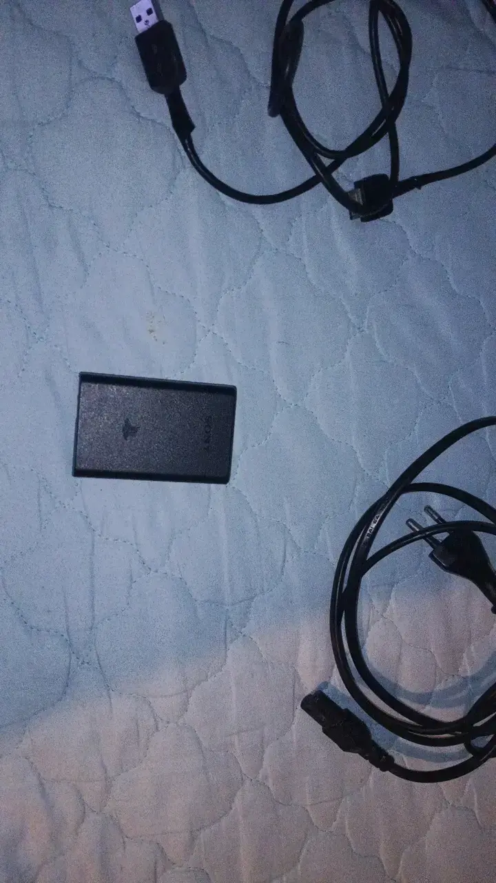 PS vita fat oled desbloqueada con cartucho fifa 15 - 2