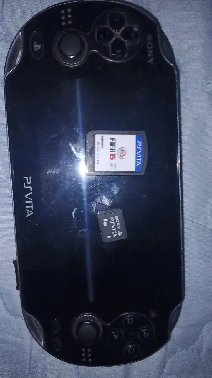 PS vita fat oled desbloqueada con cartucho fifa 15 - 3