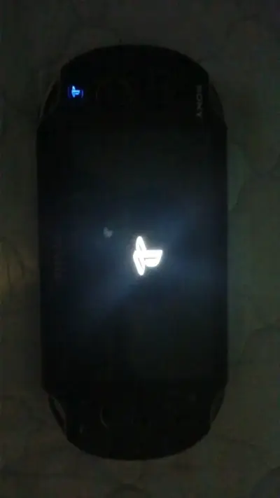 PS vita fat oled desbloqueada con cartucho fifa 15 - miniatura 4