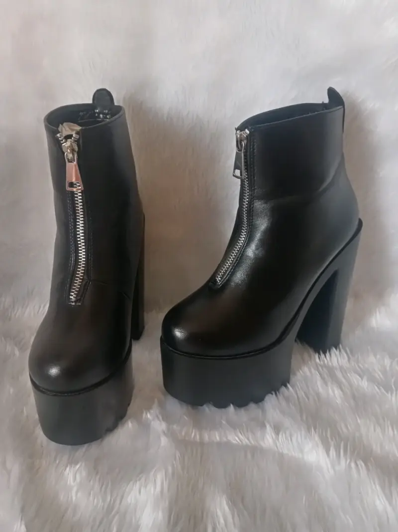 Botines de plataforma negros con cierre frontal - 1