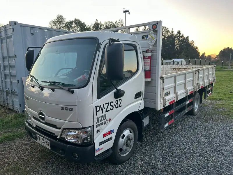 Camión Hino 300 XZU 616AT en buen estado - 1