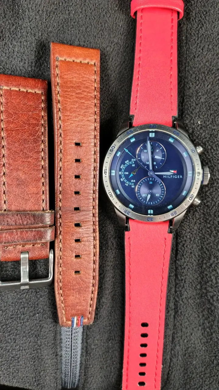 Reloj Tommy Hilfiger con correa roja - 2