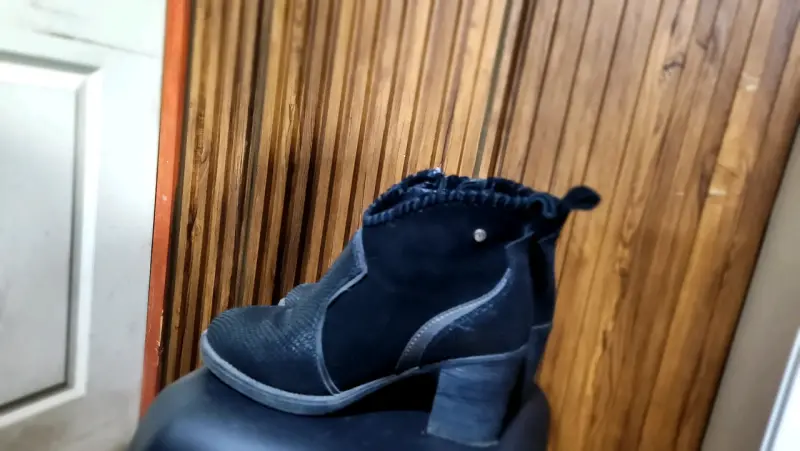 Botines de ecocuero negro con tacón para mujer - 1