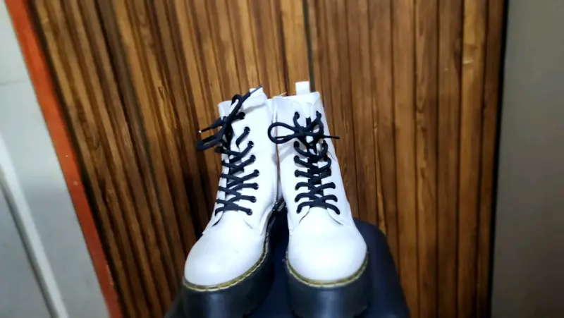 Botas blancas de plataforma con cordones - 2