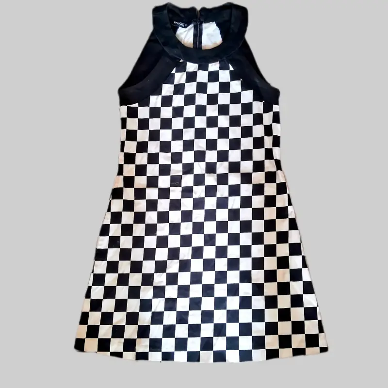 Vestido corto a cuadros blanco y negro