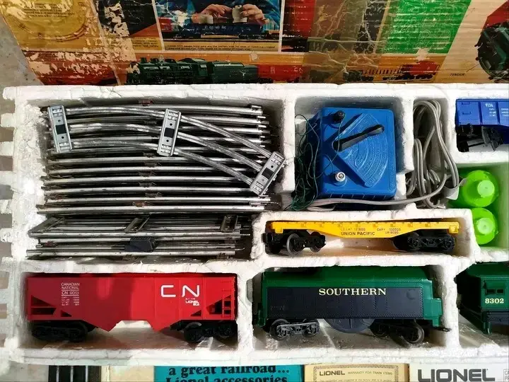 Set de Tren Eléctrico Lionel con Accesorios - 4