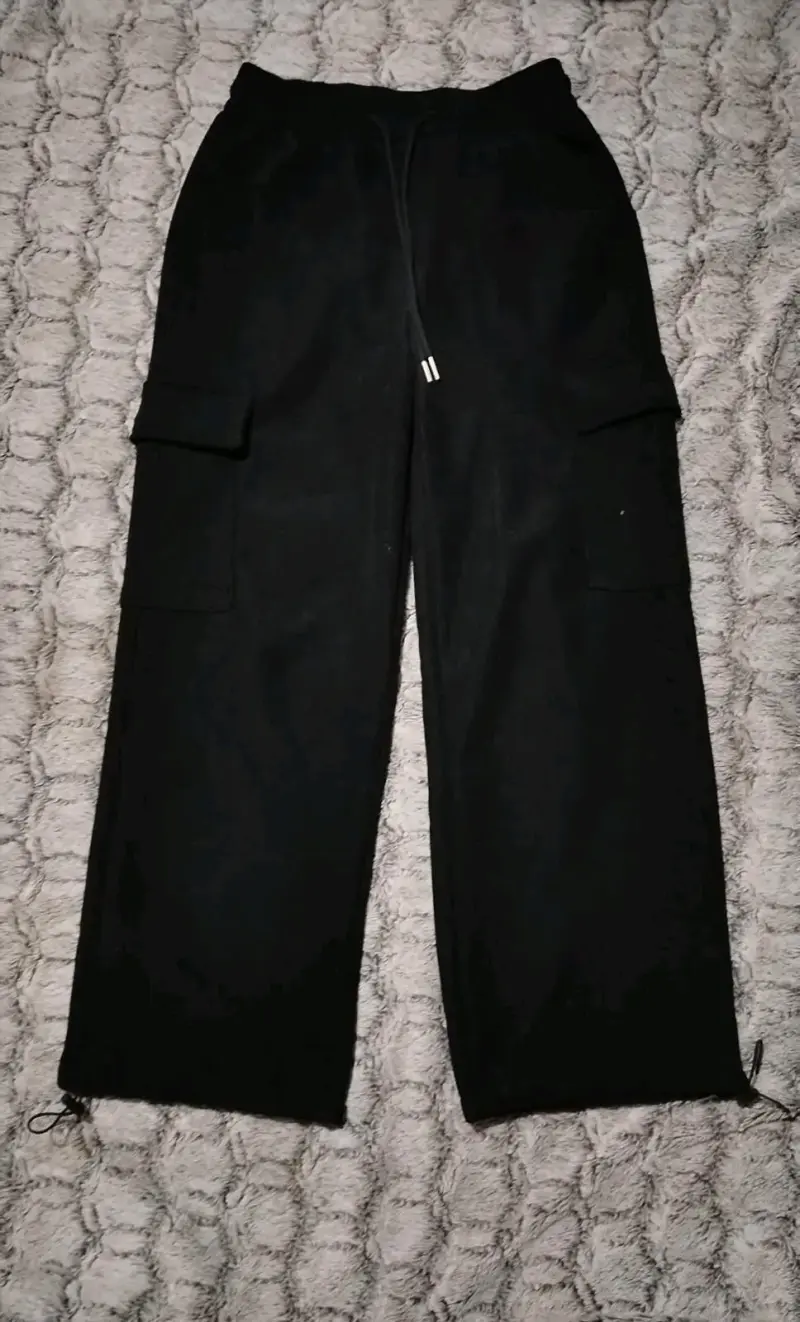 Pantalones cargo negros - 1