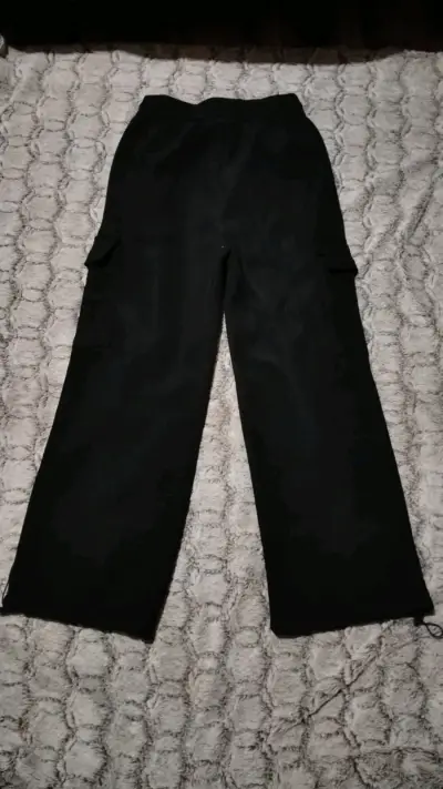 Pantalones cargo negros - miniatura 2
