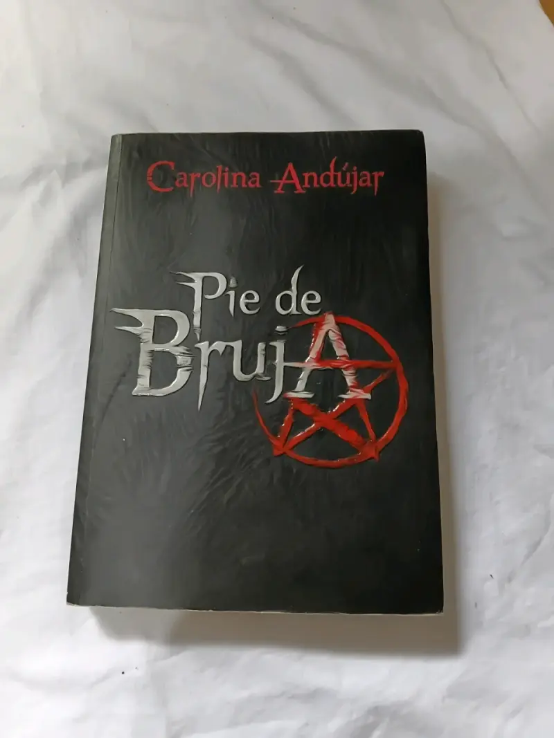 Libro Pie de Bruja de Carolina Andújar - 1
