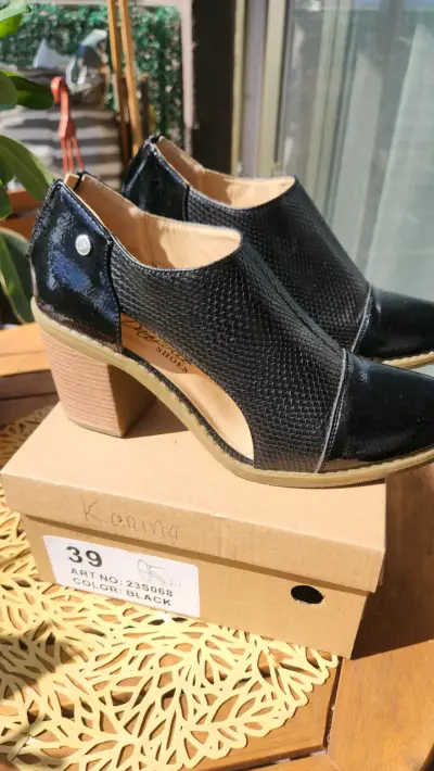 Zapatos de tacón bajo negros talla 39 - miniatura 1