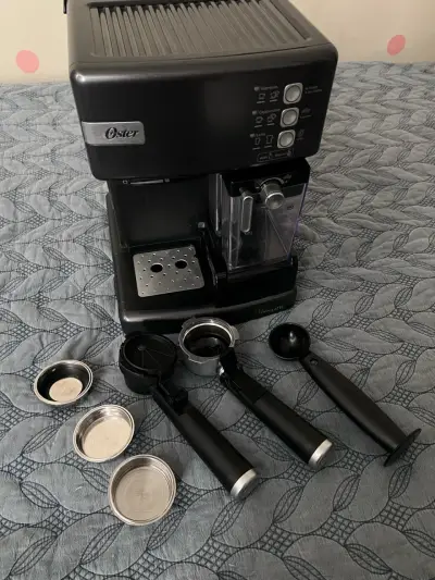Cafetera Espresso Oster PrimaLatte con Accesorios - miniatura 1