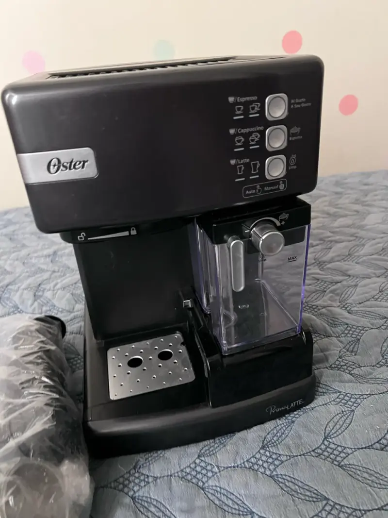 Cafetera Espresso Oster PrimaLatte con Accesorios - 4