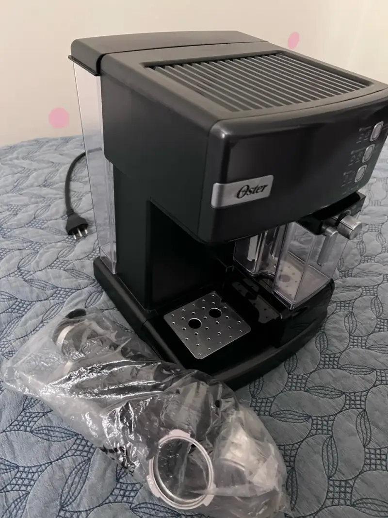 Cafetera Espresso Oster PrimaLatte con Accesorios - 5
