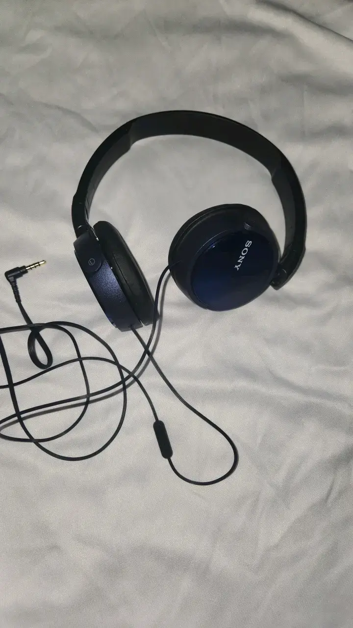 Audífonos Sony con cable auxiliar - 2