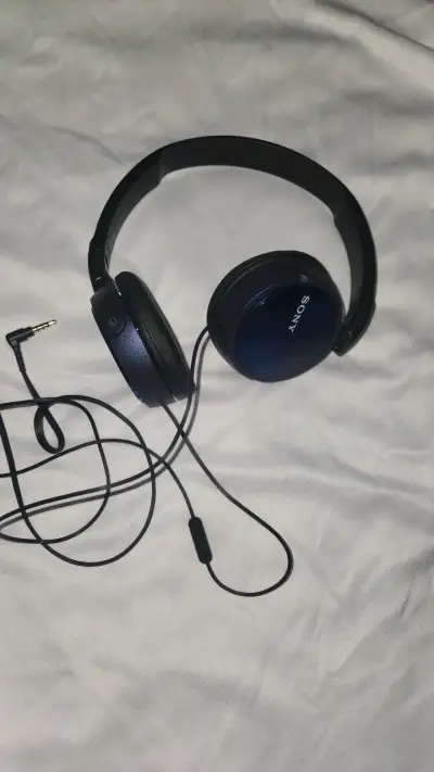 Audífonos Sony con cable auxiliar - miniatura 2