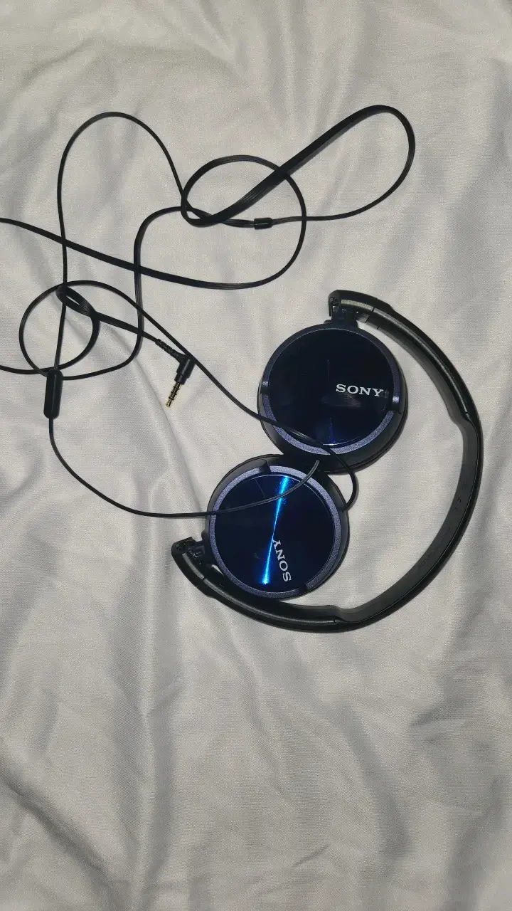 Audífonos Sony con cable auxiliar - 3