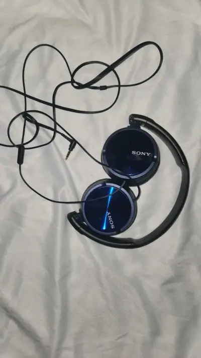 Audífonos Sony con cable auxiliar - miniatura 3