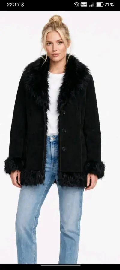 Chaqueta de terciopelo negro con cuello de piel sintética - miniatura 3