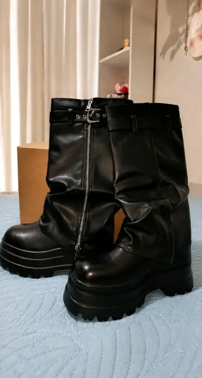 Botas negras de cuero con plataforma y cierre - miniatura 1