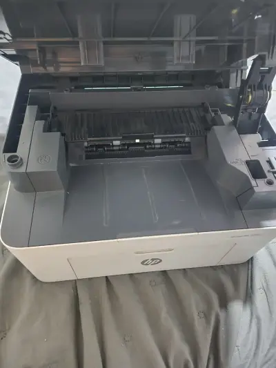 Impresora multifuncional HP Laser MFP 137fnw - miniatura 1
