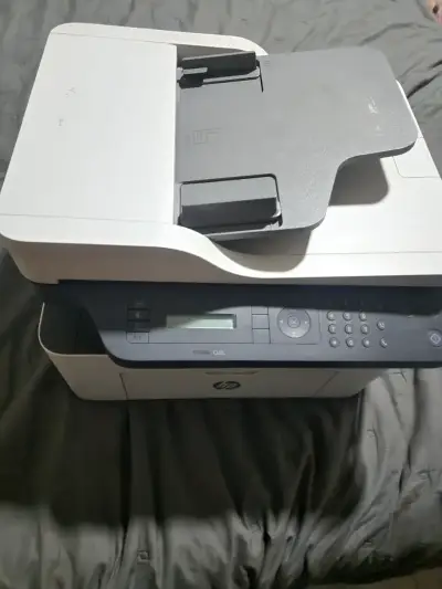 Impresora multifuncional HP Laser MFP 137fnw - miniatura 3