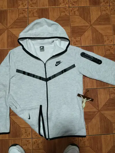 Polerón Nike tech gris con capucha y cierre - miniatura 4