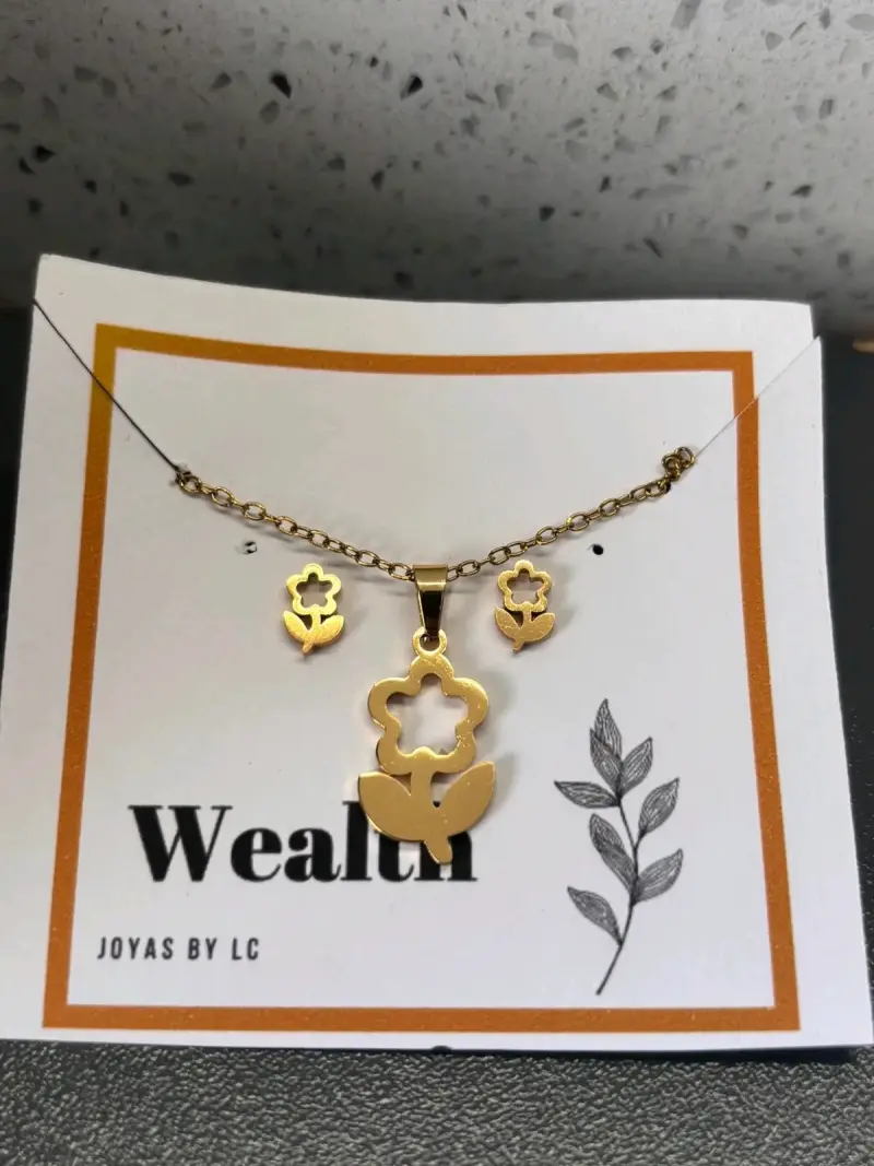 Conjunto de joyería dorada con dijes variados - 4