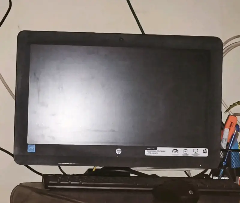 Computador All-in-One HP con pantalla grande
