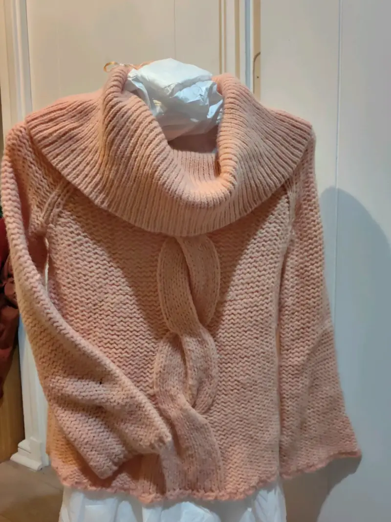 Suéter de lana Michael Kors con cuello volcado - 1