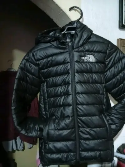 Chaqueta The North Face negra acolchada - miniatura 1