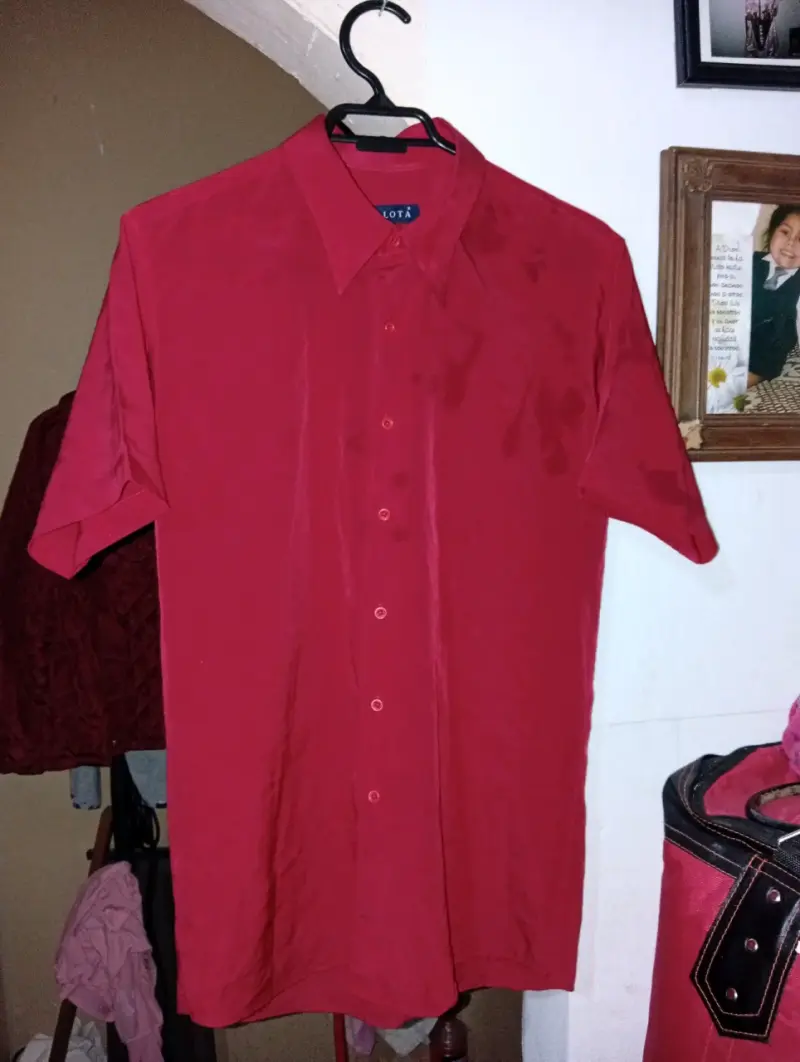 Camisa roja de manga corta para hombre - 1