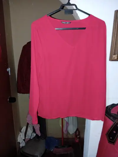 Camisa roja de manga corta para hombre - miniatura 2