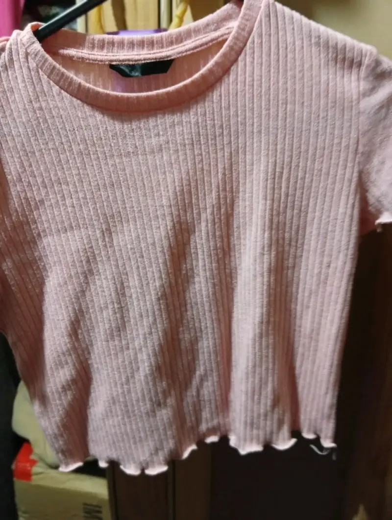 Blusa blanca de manga corta con diseño elegante - 6