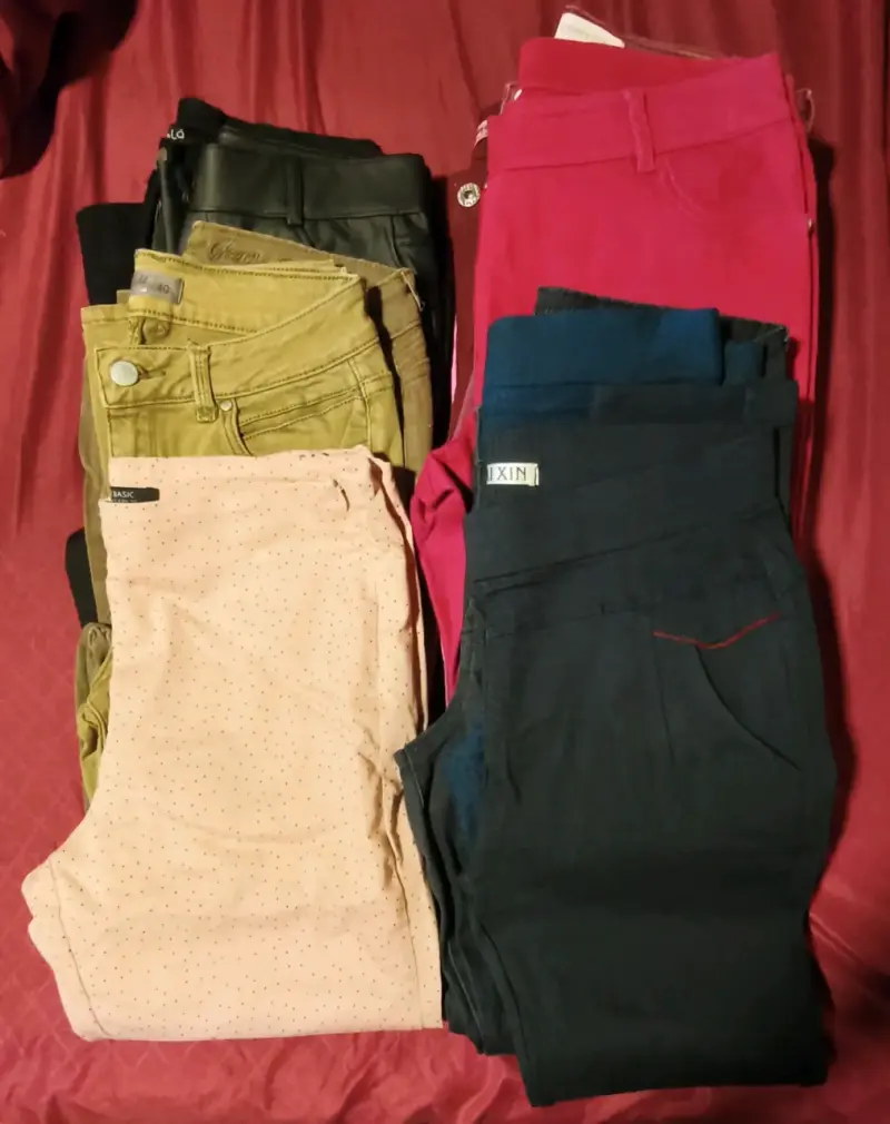 Lote de pantalones de mujer en varios colores