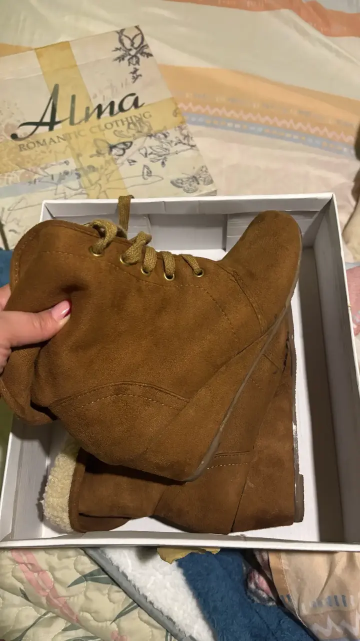 Botines de gamuza marrón con forro de lana Alma - 4