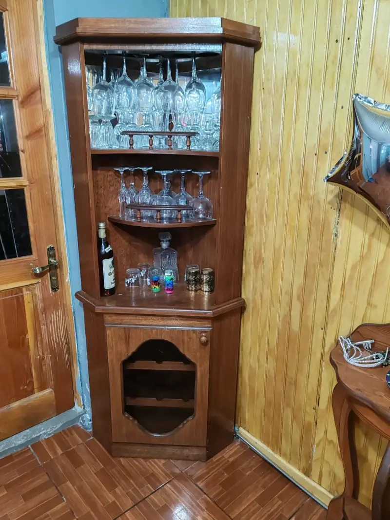 Vitrina Esquinera de Madera sin las copas - 2