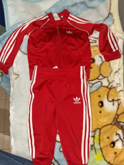 Conjunto deportivo infantil rojo Adidas - miniatura 1
