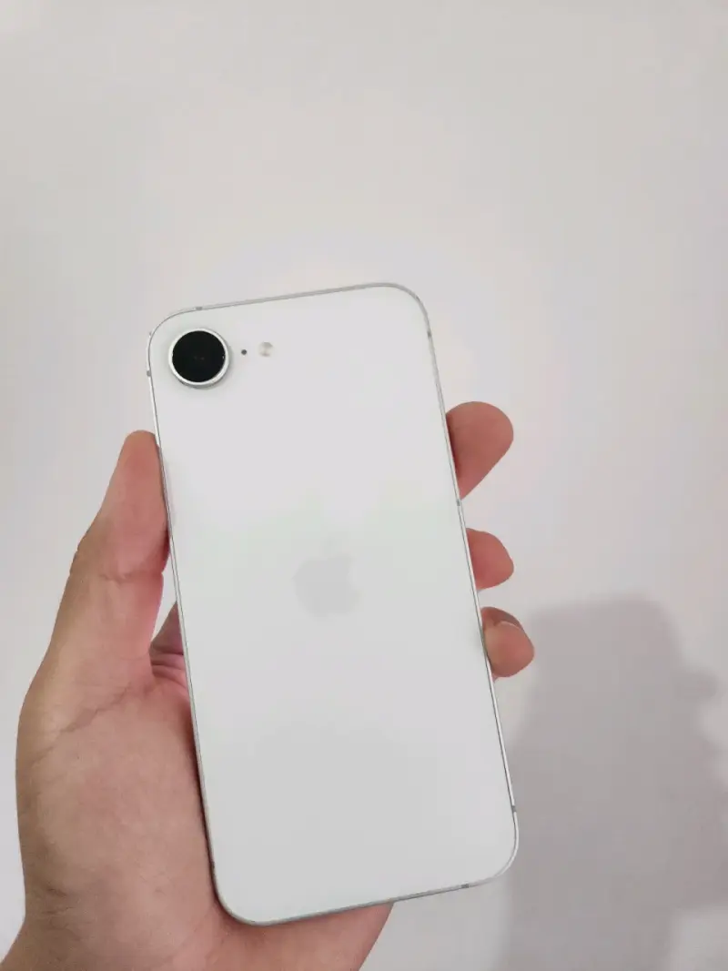 Vendo iPhone 16e de 128 GB 94% - 3