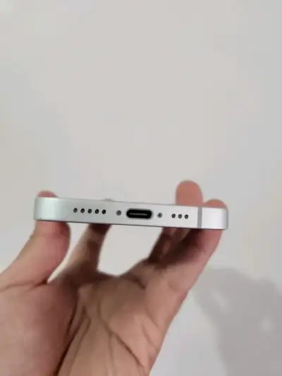 Vendo iPhone 16e de 128 GB 94% - miniatura 4